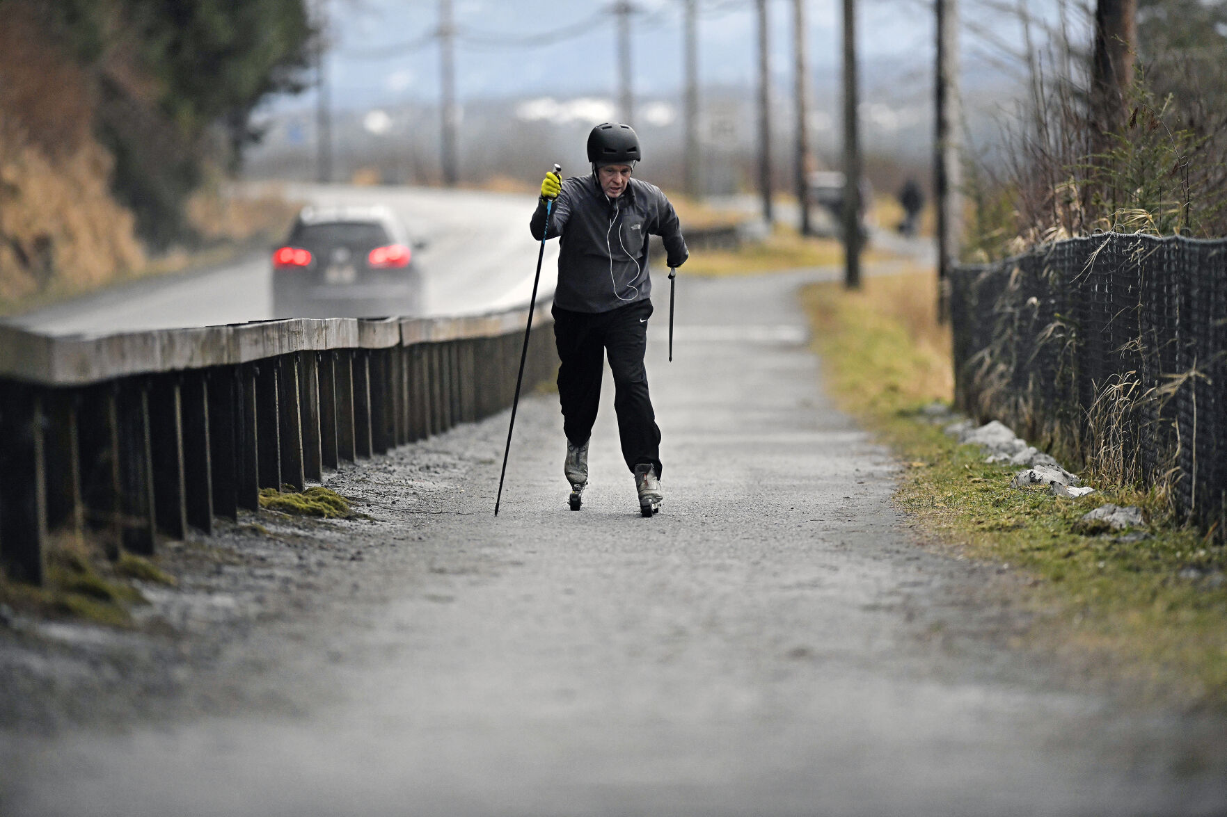 ROLLER SKIING
